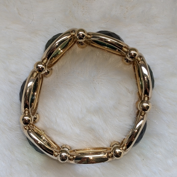 WIDE CIRCLE SHAPE GREEN CRYSTAL STRETCH BRACELET - Picture 3 of 3